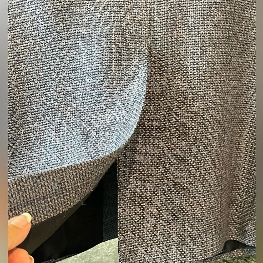🔥‼️Norm Thompson 40R 100% silk men’s jacket/blazer. Excellent quality clothier!
